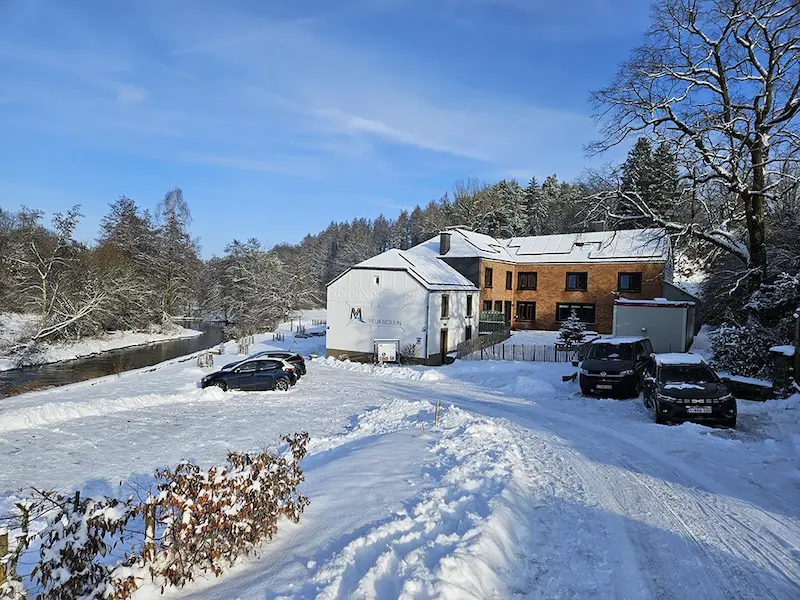 Vieux moulin sous la neige